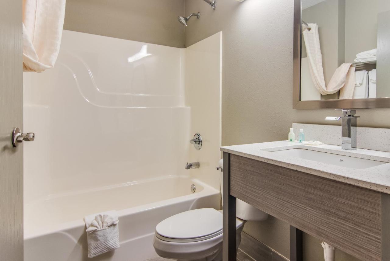 Quality Inn & Suites Grove City-Outlet Mall Ngoại thất bức ảnh